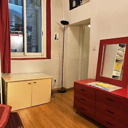 Grand T2 A Deux Pas De La Au Coeur Du Vieux-nice *