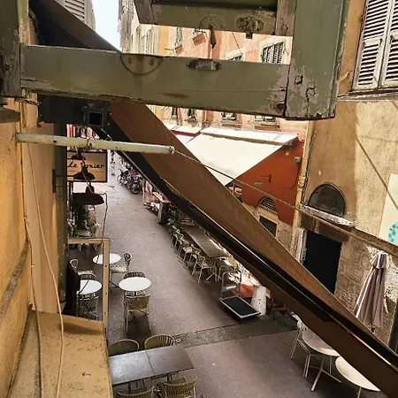 Grand T2 A Deux Pas De La Au Coeur Du Vieux-nice