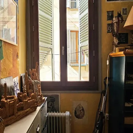 Grand T2 A Deux Pas De La Au Coeur Du Vieux-nice *