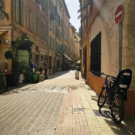 Grand T2 A Deux Pas De La Au Coeur Du Vieux-nice * ニース